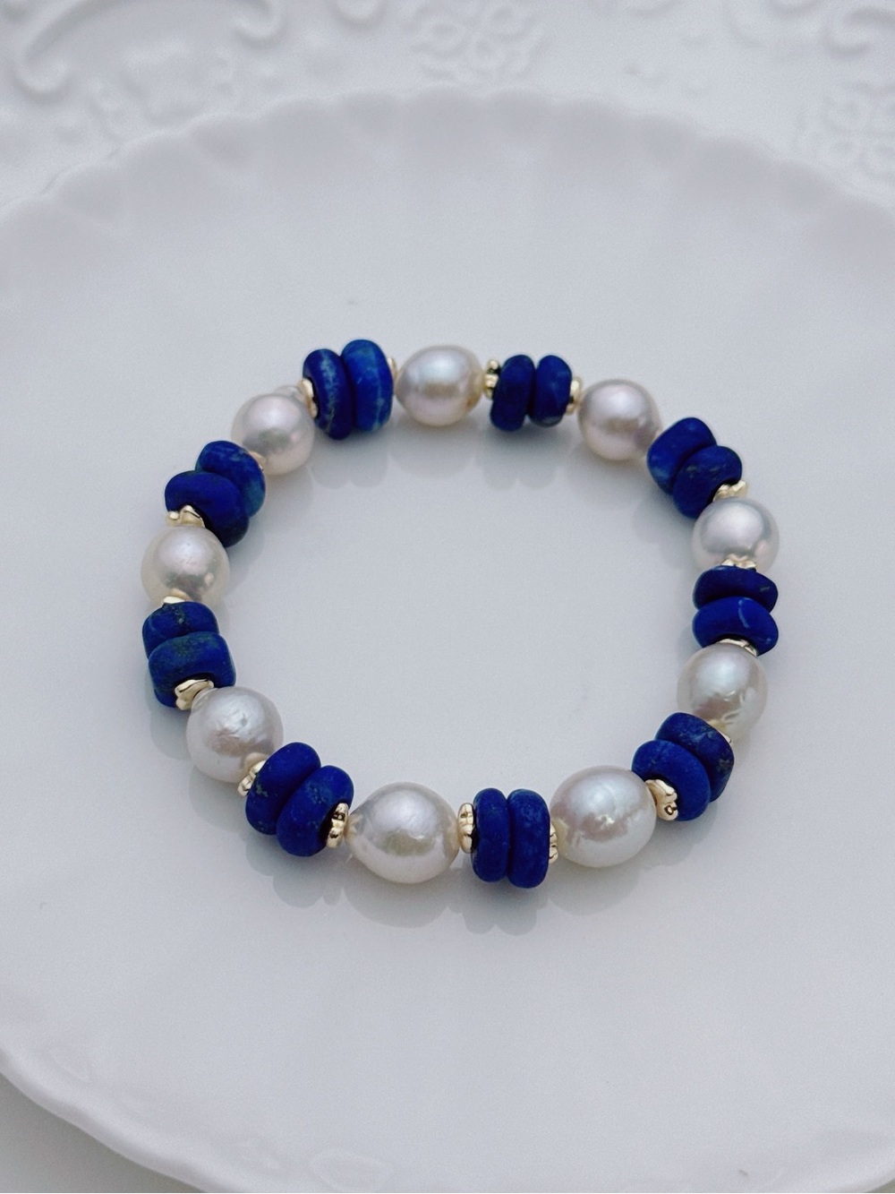26B529 Handmade Freshwater Baroque Pearl Lapis Stretchable Bracelet 7β 8-9mm - Picture 2 of 6